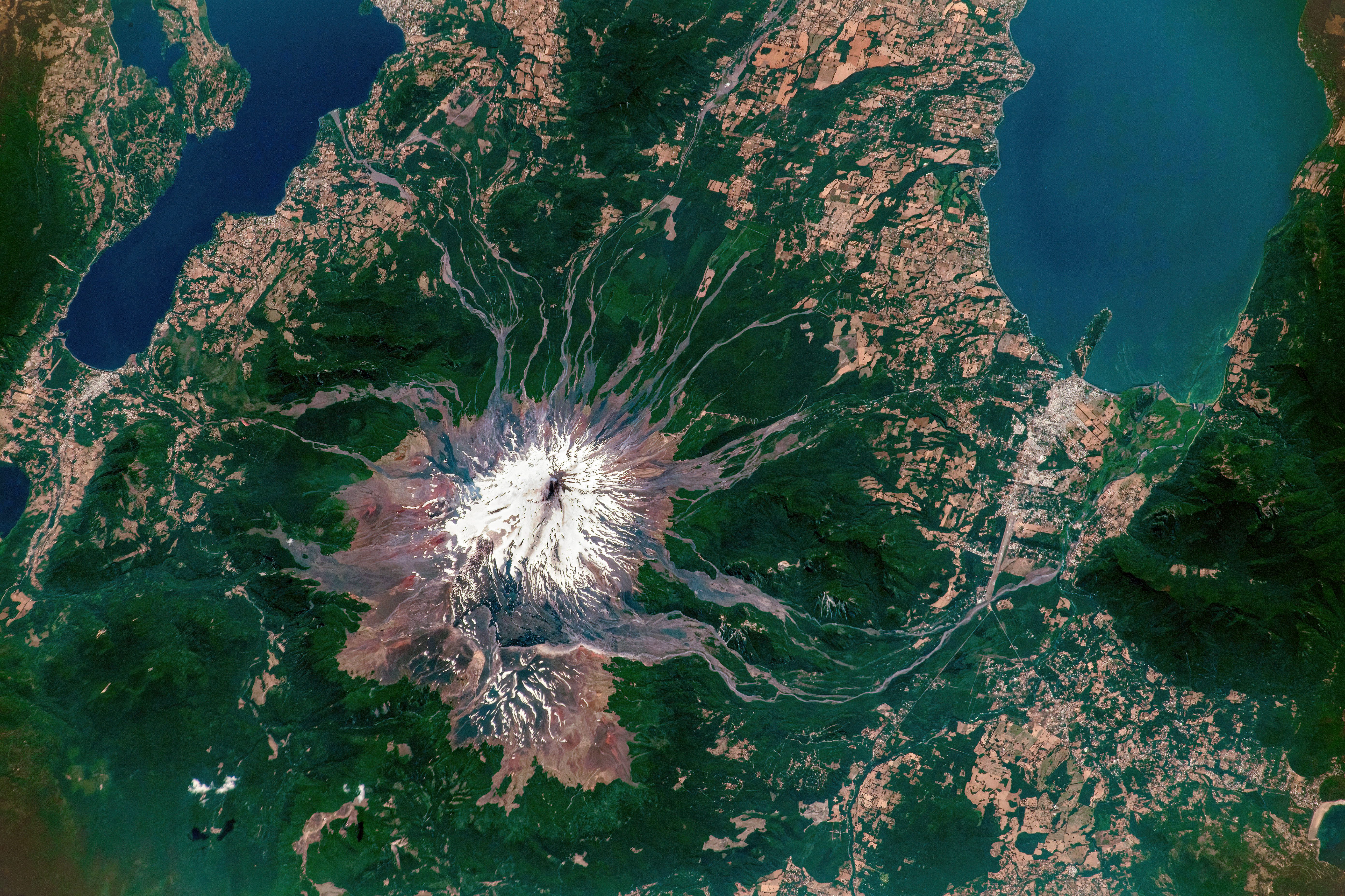 Volcanic Plumes in Chile
