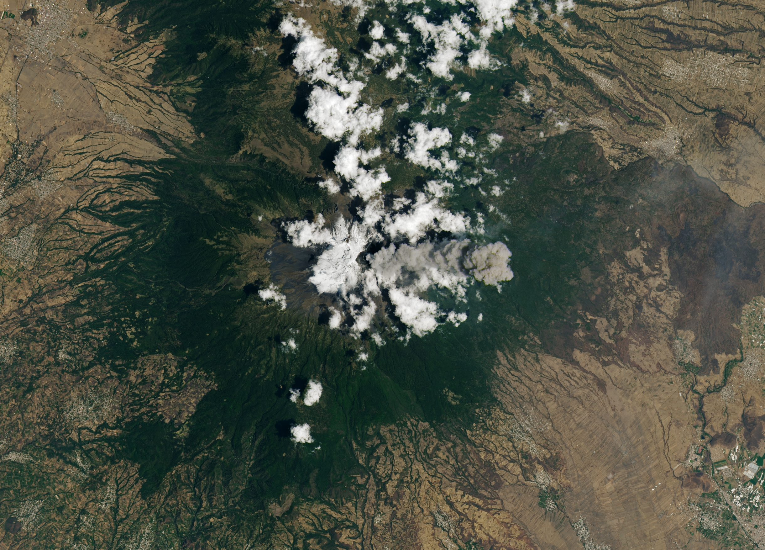 Plumes from Popocatépetl Volcano 