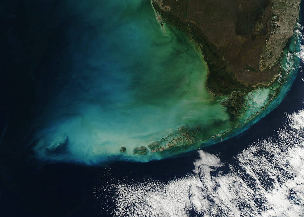 NASA Scientists Test New Tool for Tracking Algal Blooms 