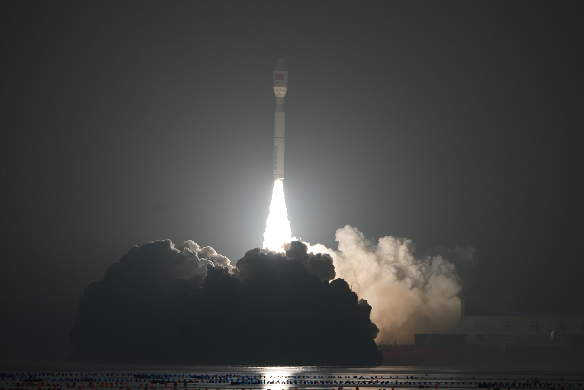China's Smart Dragon 3 Rocket Launches Satellites from Sea 
